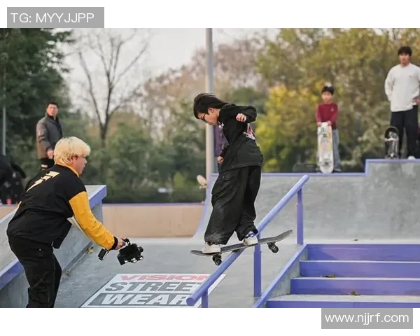 重庆飞盘队在滑板精英赛中的技术表现分析与点评