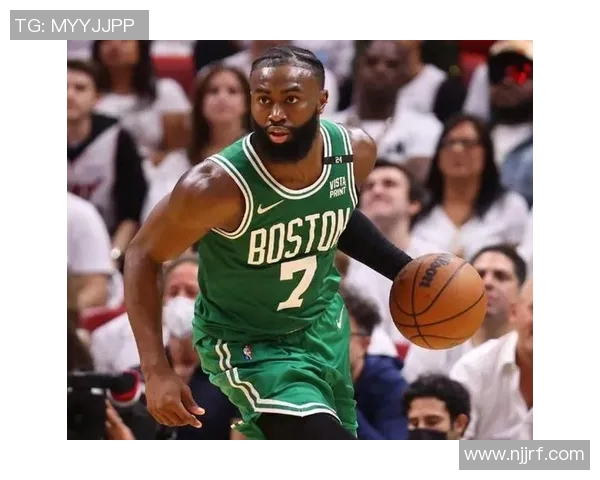 杰伦布朗如何在NBA赛场上展现领袖风范与卓越才华