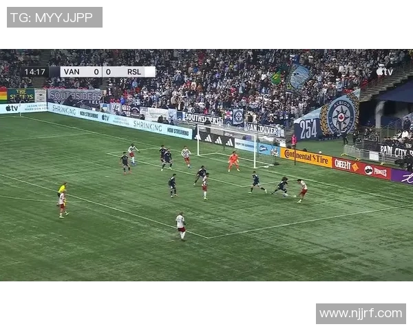 盐城湖与温哥华白帽的精彩对决展现足球魅力与团队精神 盐城湖与温哥华白帽的精彩对决展现足球魅力与团队精神