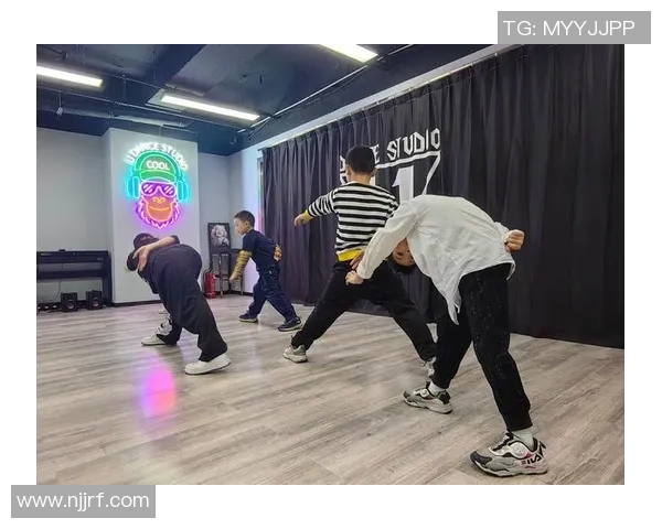 耐克广告展现芭蕾与街舞的完美对决引发热议与思考