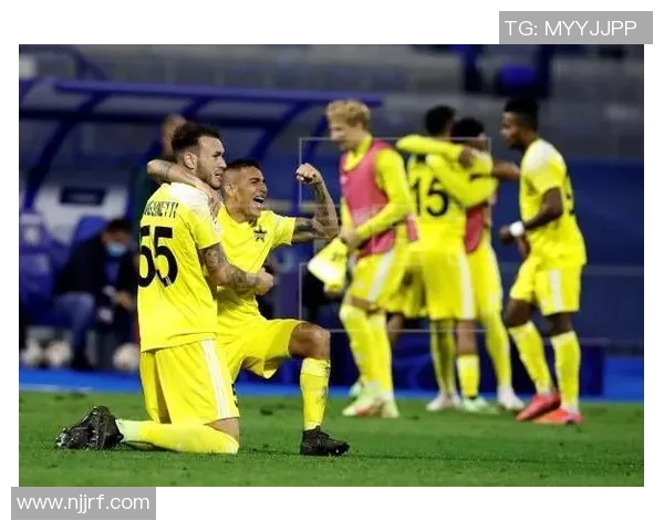 谢里夫与兹林的激烈对决揭示足球战术与团队合作的精彩瞬间