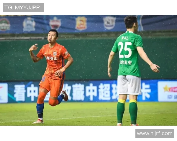 重庆足球队以77分领跑精英赛积分榜展现强劲实力