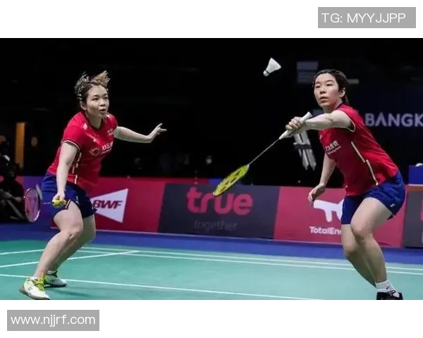 重庆羽毛球队与杭州羽毛球队赛后复盘分析比赛节奏与战术对比