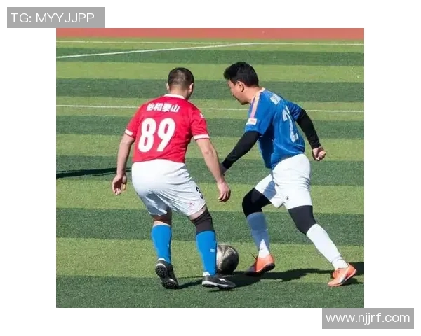 重庆足球队荣登足球团队协作排行榜第五名展现团队精神与实力