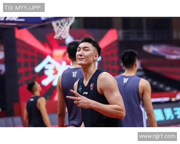 可兰白克与山东队激战正酣谁能在这场对决中笑到最后